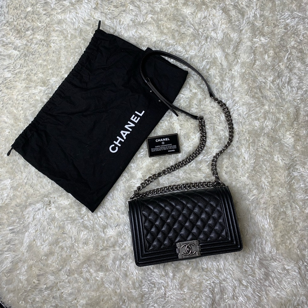 Black Old Medium Boy Bag in Caviar Leather